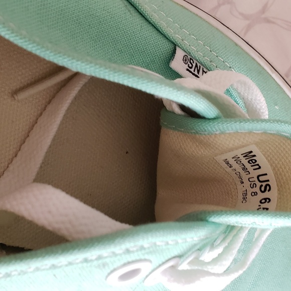 Vans - Picture 3 of 3